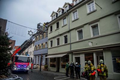 Esslingen: Sitzgruppe brennt in Wohnung - 1 Person verletzt